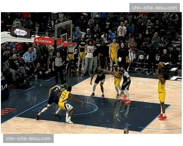 老鹰主场首节落后步行者4分 亚历山大-沃克8分暂撑局面